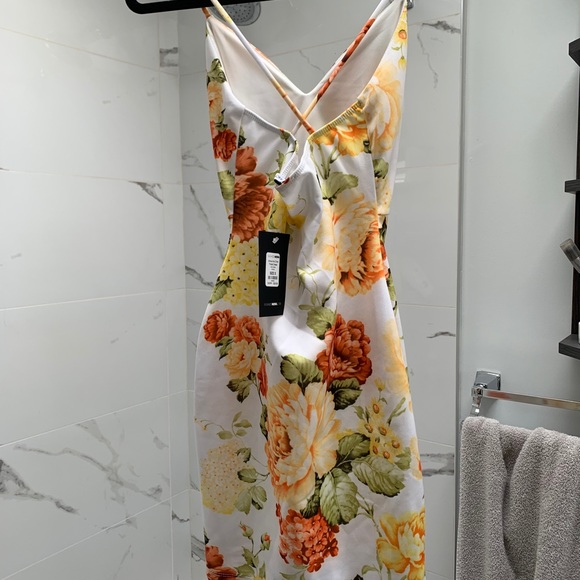 FLORAL FASHION NOVA DRESS - Picture 4 of 4